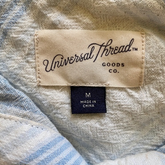 Universal Thread Button-Up Top - Picture 4 of 4